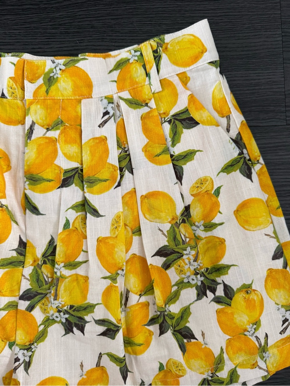 En Saison Pleated Shorts - Picture 6 of 8